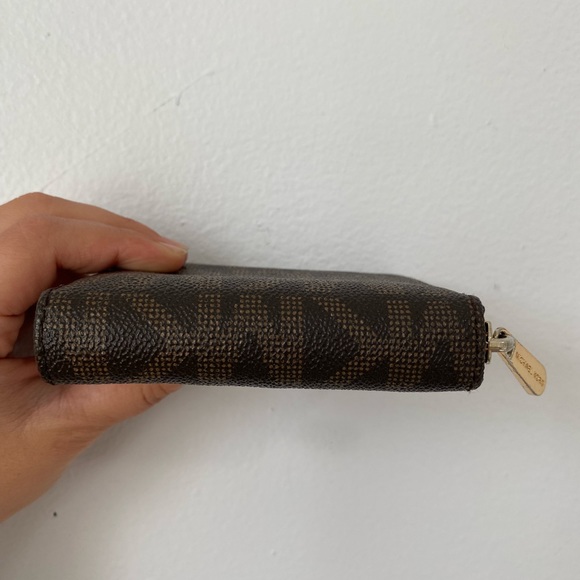 Michael Kors Wallet - Picture 6 of 8